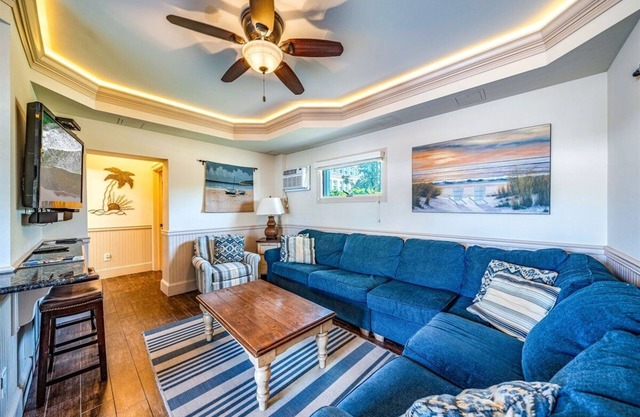 Beautiful 2BR/2BA Condo w/Pool-Sleeps 8 & Only 2 Blocks to Ocean City Beach!