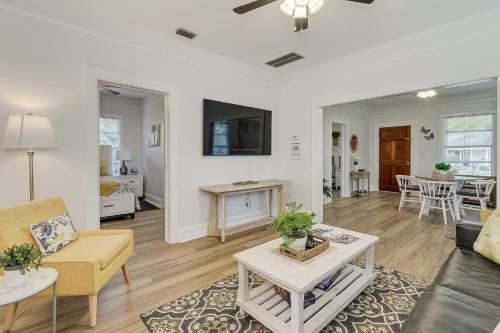 Beautiful 2Br Historic Bungalow located downtown