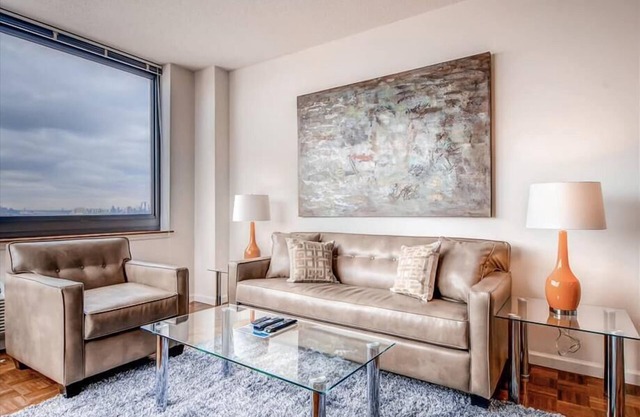 Beautiful 2BR | NYC Skyline Views | Jersey City Waterfront by GLS