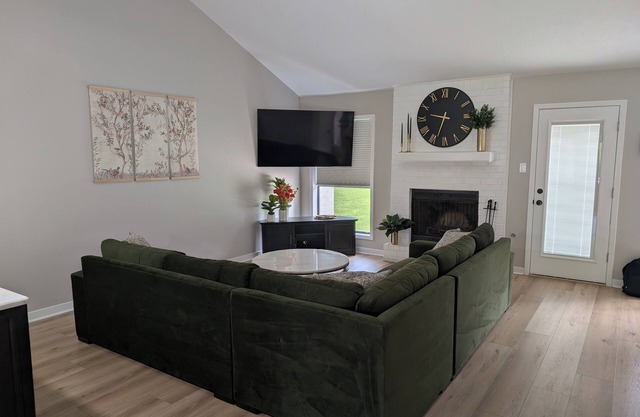 Beautiful 3/2 Home, quiet location, close proximity to Texas A&M University