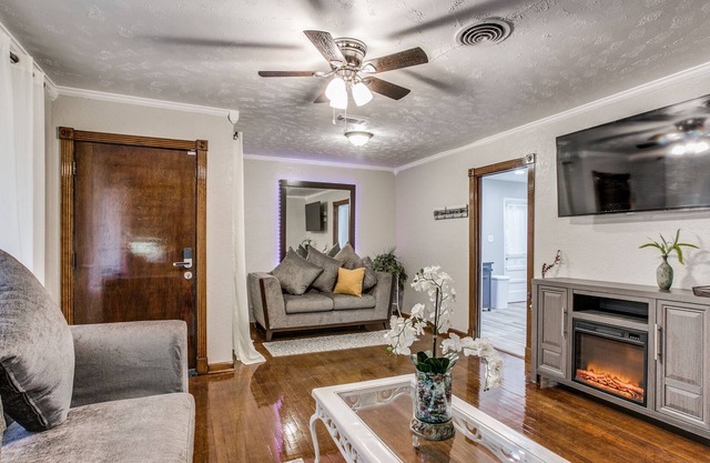 Beautiful 3 BD Fully Equipped Home Near Downtown