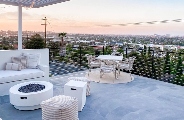 Beautiful 3 BD Home w Patio Panoramic Views of LA