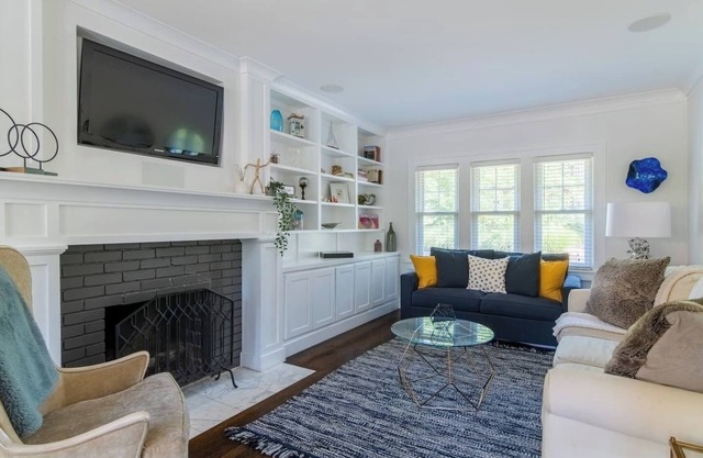 Beautiful 3 Bdrm Home Near Plaza | 19