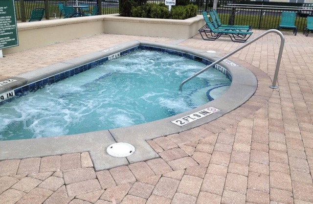 Beautiful 3 bed/2 bath condo near major attractions