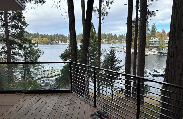 Beautiful 3-bedroom newly renovated Lake Front Home Lake Arrowhead all amenities