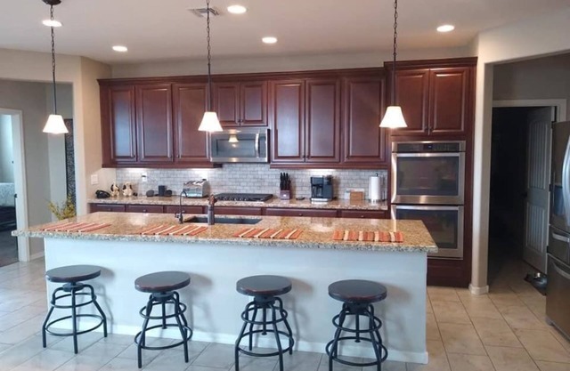 Beautiful 3 bedroom, 2 bath in the resort community of Estrella Mountain Ranch