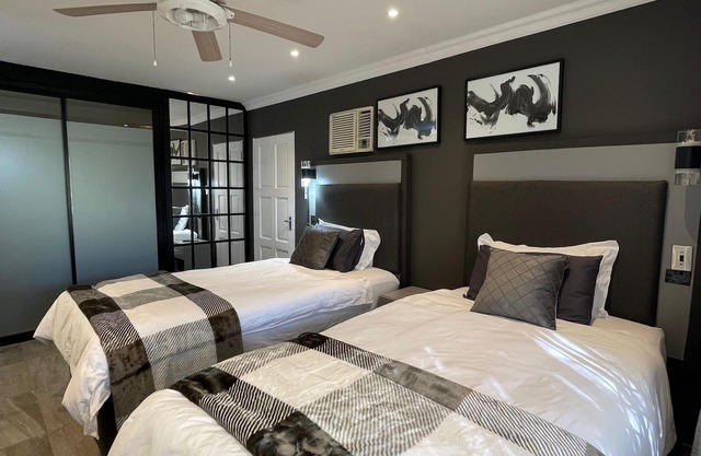 Beautiful 3-bedroom farmhouse in Akasia, Pretoria, with WiFi, AC, swimming pool