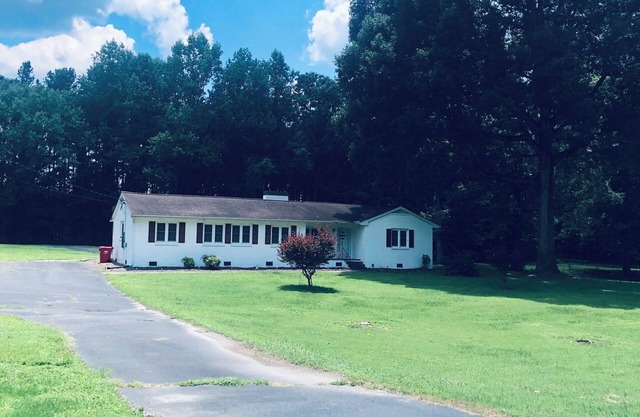 Beautiful 3-bedroom house with WiFi in lovely Troy, North Carolina