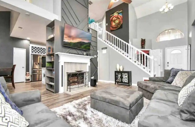 Beautiful 3-bedroom Patio Home in Houston w/WiFi, AC near Champions Golf course