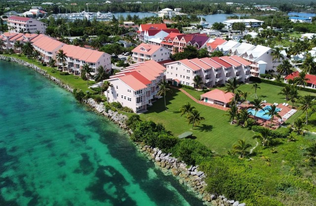 Beautiful 3 Bedroom Penthouse Apartment on Bell Channel with a 30' Dock Slip!