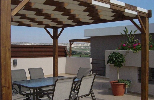 Beautiful 3 bedroom penthouse with private roof garden, mountain & sea views