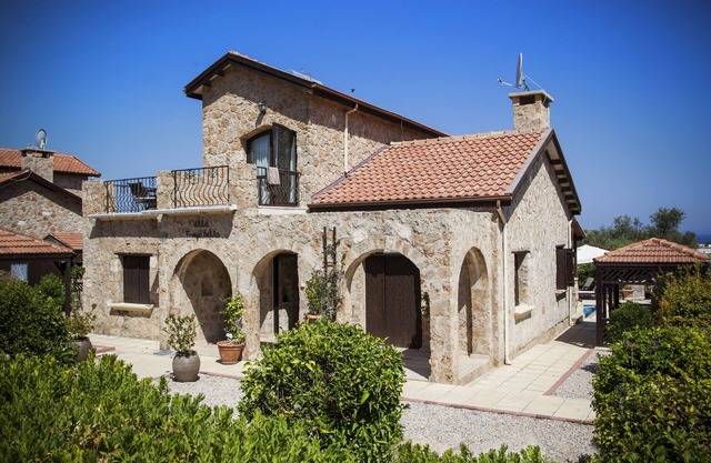 Beautiful 3 bedroom traditional Villa with Private Pool, Sea and Mountains View