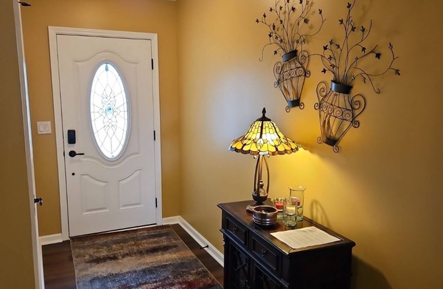 Beautiful 3-bedroom home close to Louisville!