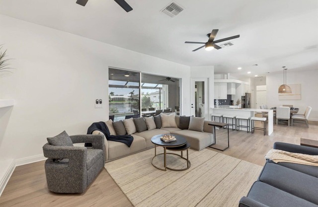 🥇 Beautiful 3bd home with a pool and a hot tub (CH1013)