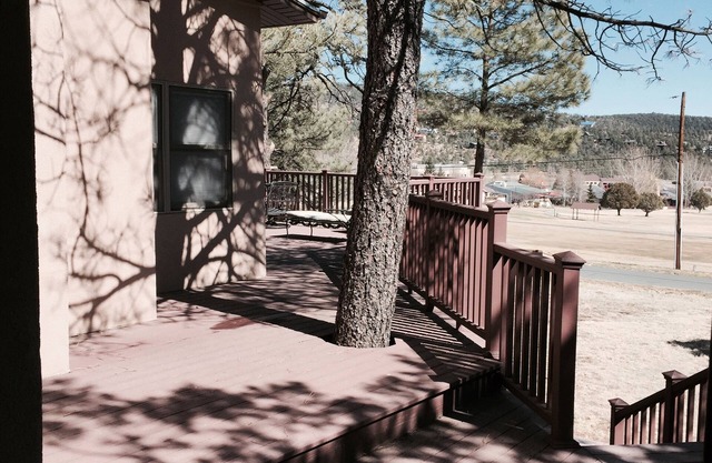 Beautiful 4 bd 3 bth home new Hottub, A+ location. Sleeps 8 in beds have pullout