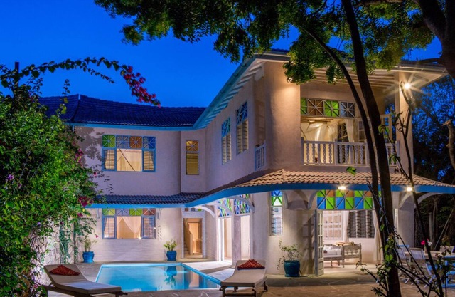 Beautiful 4 bdrm Beach House with pool, en-suite bathrooms, chef & housekeeper