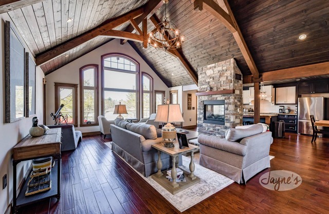 Beautiful 4 bed 3 bath cottage on Loon Lake! Hot Tub! SW Exposure!