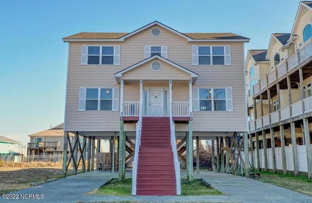 Beautiful 4 bed 3 bath beach cottage with wonderful ocean views