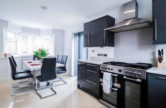 Beautiful 4 Bed House Free WIFI!