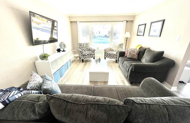 Beautiful 4 bedroom home 5 minutes to Blue Mountain