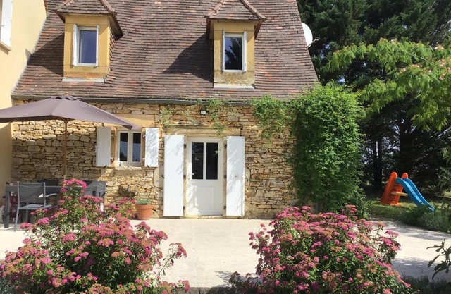 Beautiful 4 bedroom country cottage sleeps 7