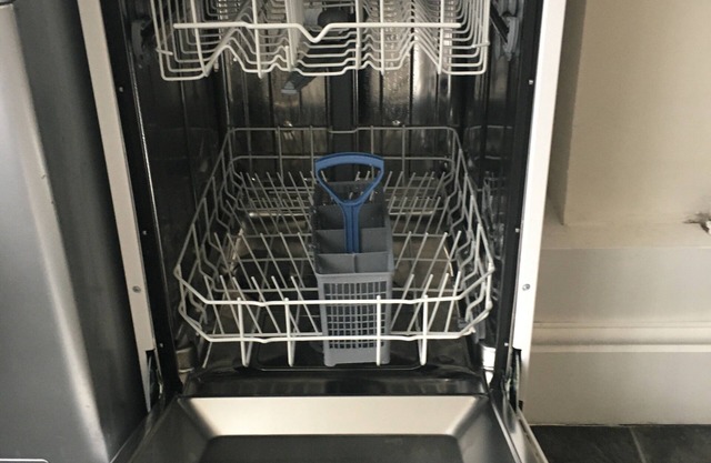 Beautiful 4 bedroom house in Denmark Hill