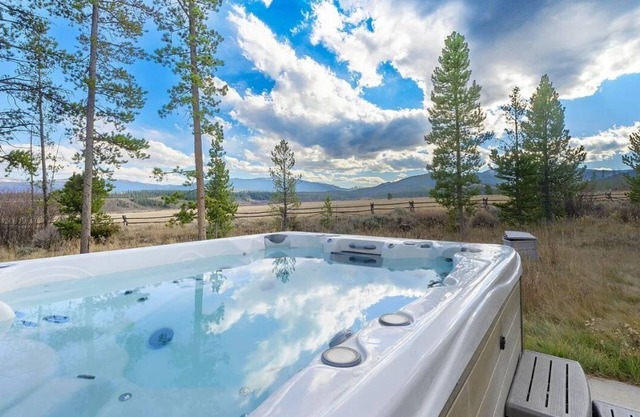 Beautiful 4-bedroom house on 8 acres near Fraser - privacy and amazing views!n