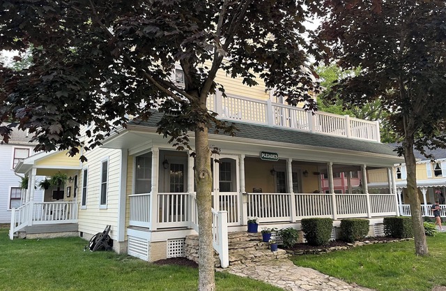 Beautiful 5-bedroom house with AC in Lakeside