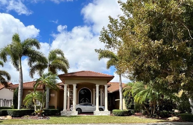 Beautiful 5 Br. Single family (330084) by Houzlet