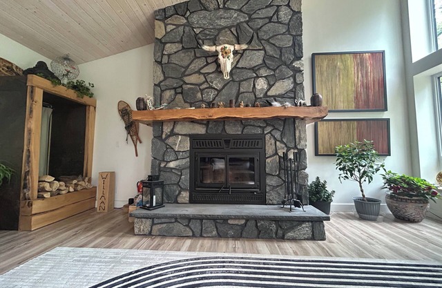 Beautiful 7 Bedroom Home w/AC