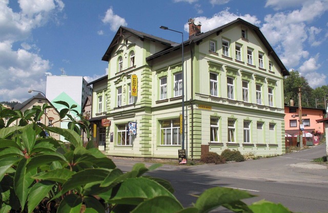 Beautiful apartment for 12 guests with WIFI, TV, pets allowed and parking
