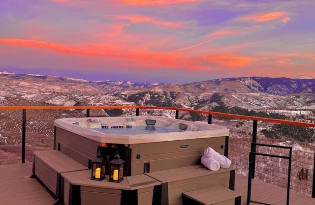 Beautiful Alpine Retreat: Hot Tub,Sauna, 360 Views