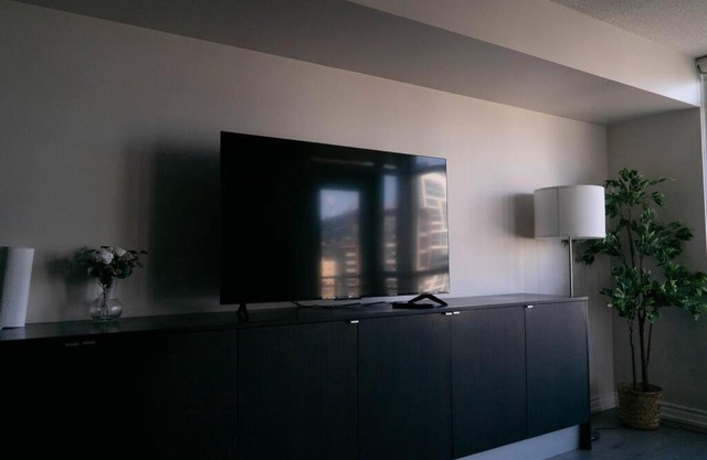 Beautiful and Central 3 Bedroom Condo with Parking