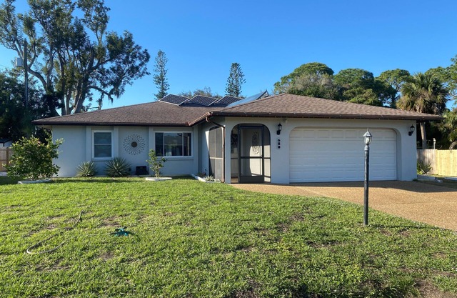 Beautiful and comfortable home with a pool - 8 minutes to Gulf beaches!
