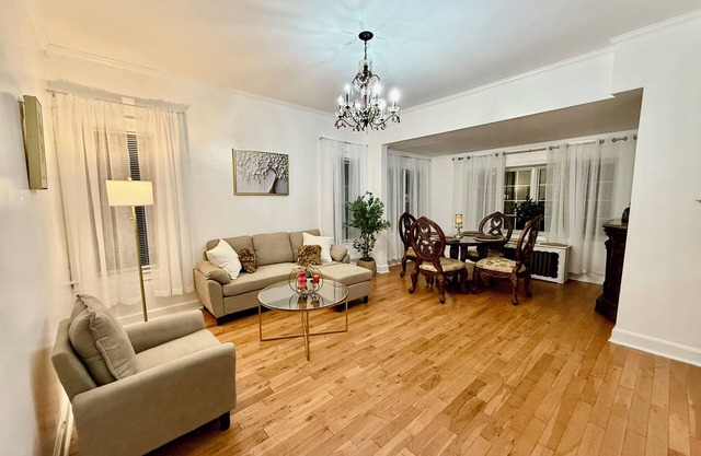 Beautiful and cozy department. First floor with parking. Pet friendly.