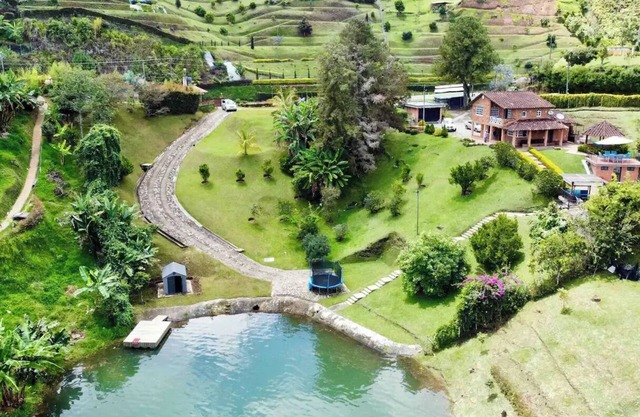 Beautiful and Cozy Lake Villa in Guatape/El Peñol