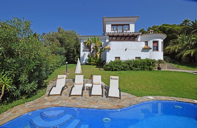 Beautiful and cozy Villa with pool, ideal for a family. 6 Pax