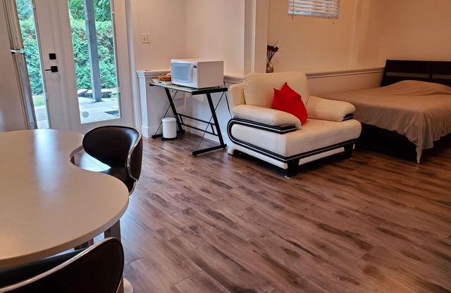 Beautiful and peaceful suite , very close to beach.