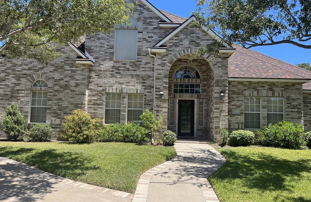 Beautiful and Spacious Home-Just minutes from beaches