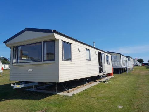 Beautiful and Spacious Mobile home - Sleeps 6,