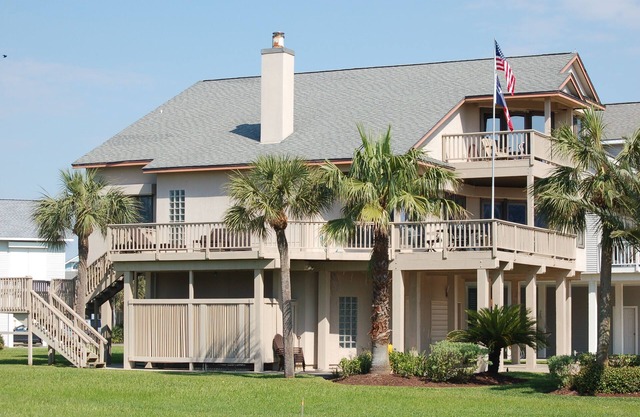 Beautiful and spacious beach house in exclusive neighborhood- steps from beach.