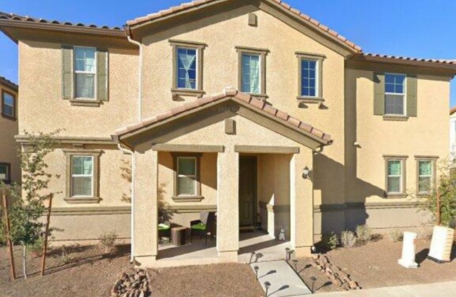 Beautiful and Spacious 5-bedroom home in Goodyear, Az! right by the I-10 and 303