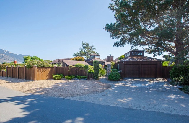 Beautiful and unique four bedroom home on the Seadrift lagoon