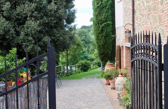 Beautiful apartment in villa for 9 people with A/C, pool, WIFI, TV, patio and parking
