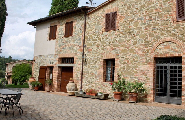 Beautiful apartment in villa for 6 people with pool, WIFI, A/C, TV, terrace and parking
