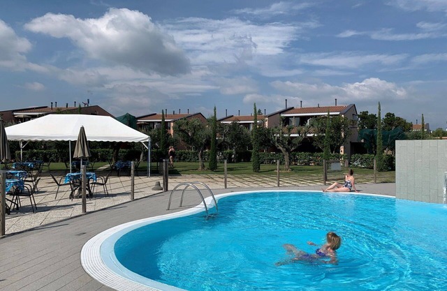 Beautiful apartment for 2 guests with pool, WIFI, A/C, TV, balcony, pets allowed and parking