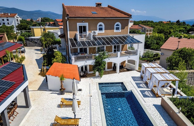 Beautiful apartment by the sea, pool and jacuzzi -Traveler Reiseburo Krk - ID2683