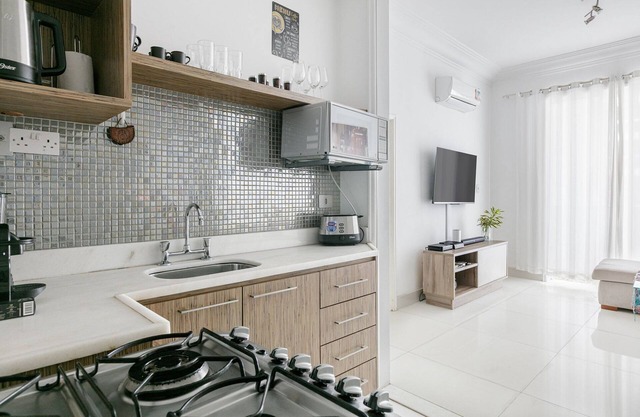Beautiful Apartment in Ipanema's Posto 9 - Ipa017