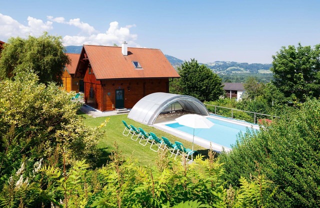 Beautiful apartment in villa for 4 people with pool, WIFI, TV, terrace, pets allowed and parking