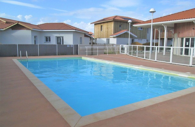 Beautiful apartment for 8 people with WIFI, pool, TV, terrace and pets allowed